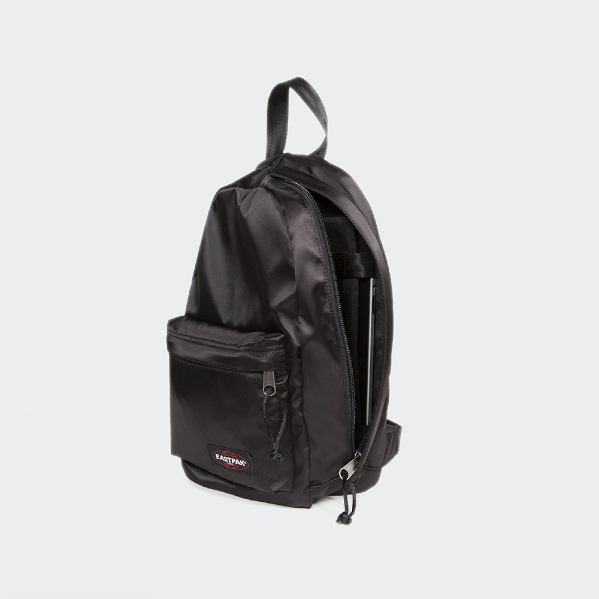 Mochila pequeña Eastpak LITT de satén negro