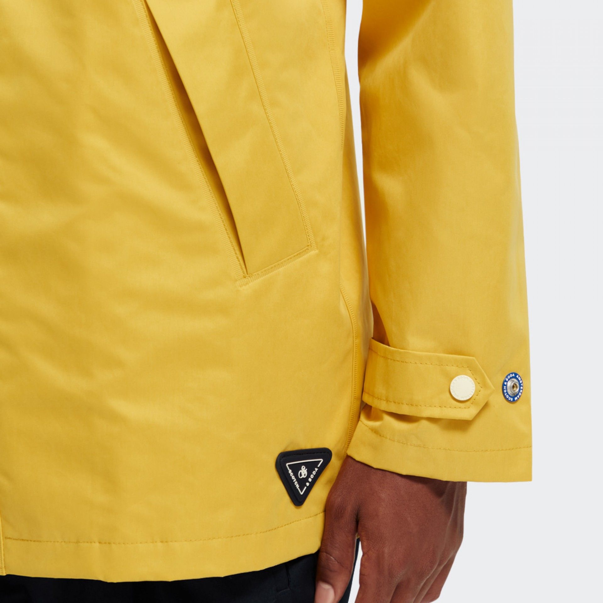 Parka impermeable con capucha y bolsillos laterales de Scotch & Soda