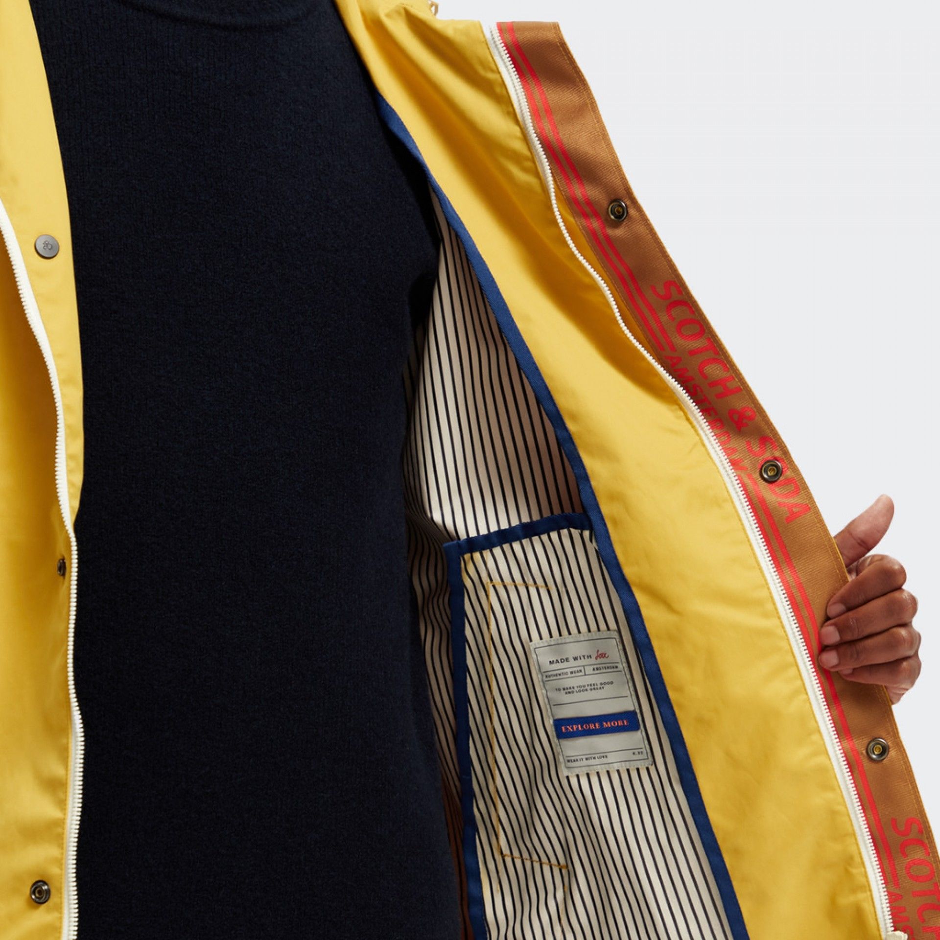 Parka impermeable con capucha y bolsillos laterales de Scotch & Soda