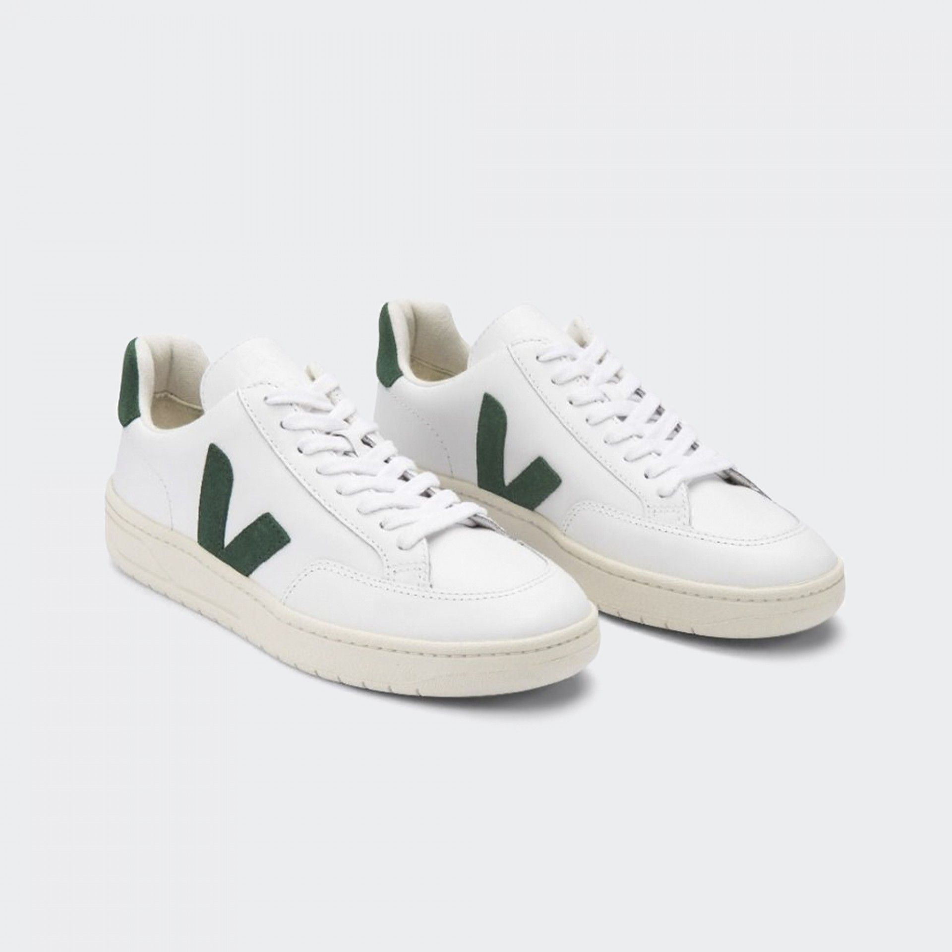 Chaussures en cuir Veja V-12