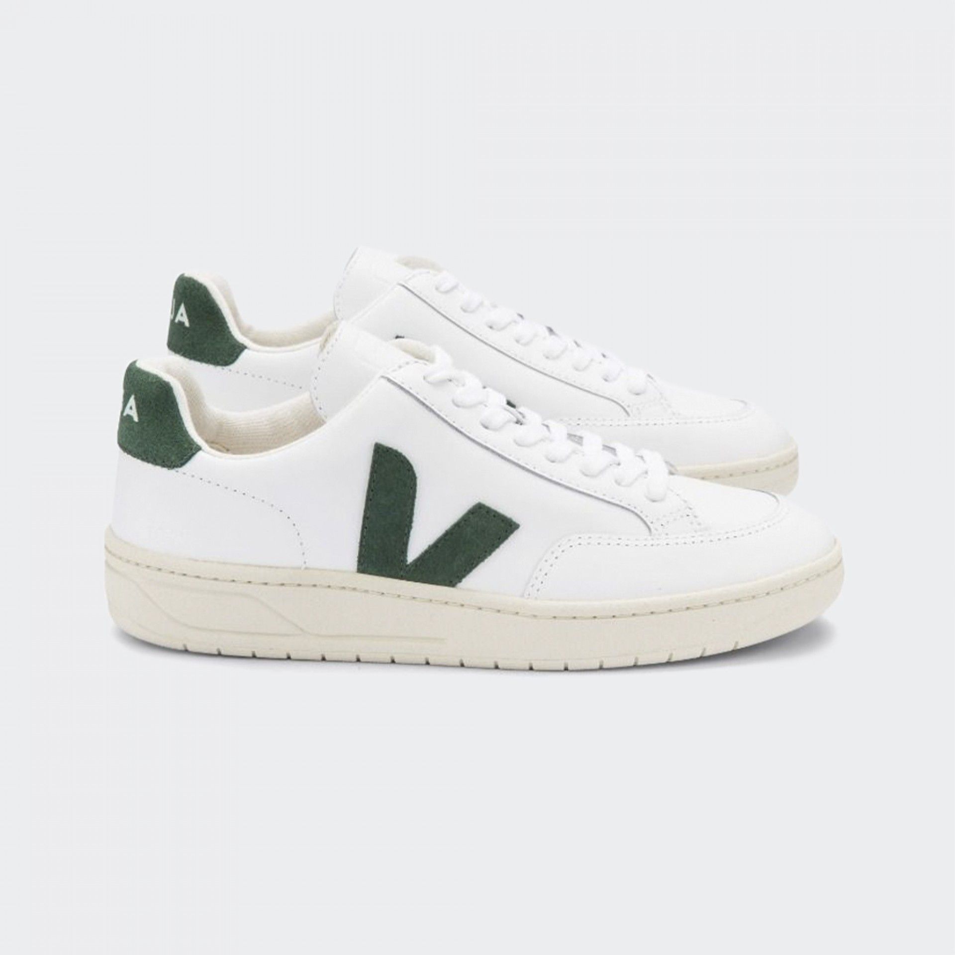 Chaussures en cuir Veja V-12