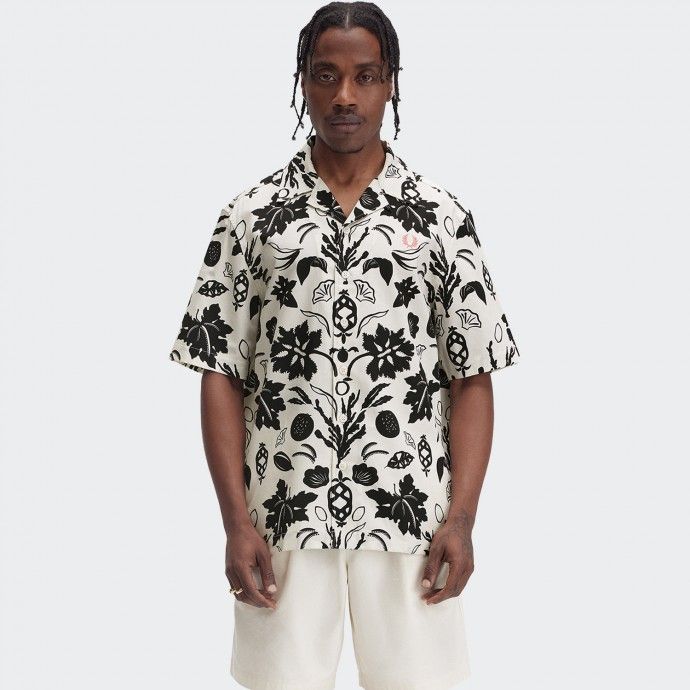 【FRED PERRY】 ★ Botanical Print Revere Collar Shirt ★ Fred Perry Botanical Print Revere Collar Shirt in Black and