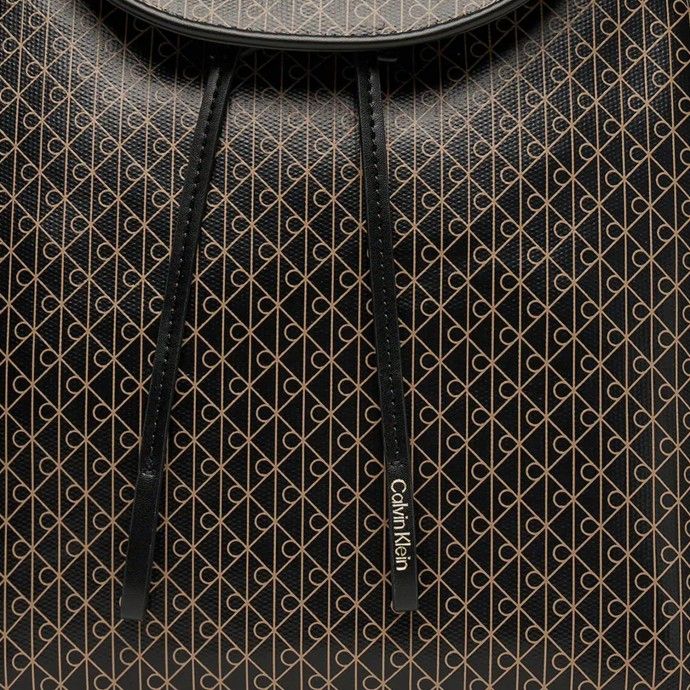 Mochila com Estampado Integral e Alça Ajustável Calvin Klein