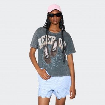 T-shirt com estampa e strass BSB