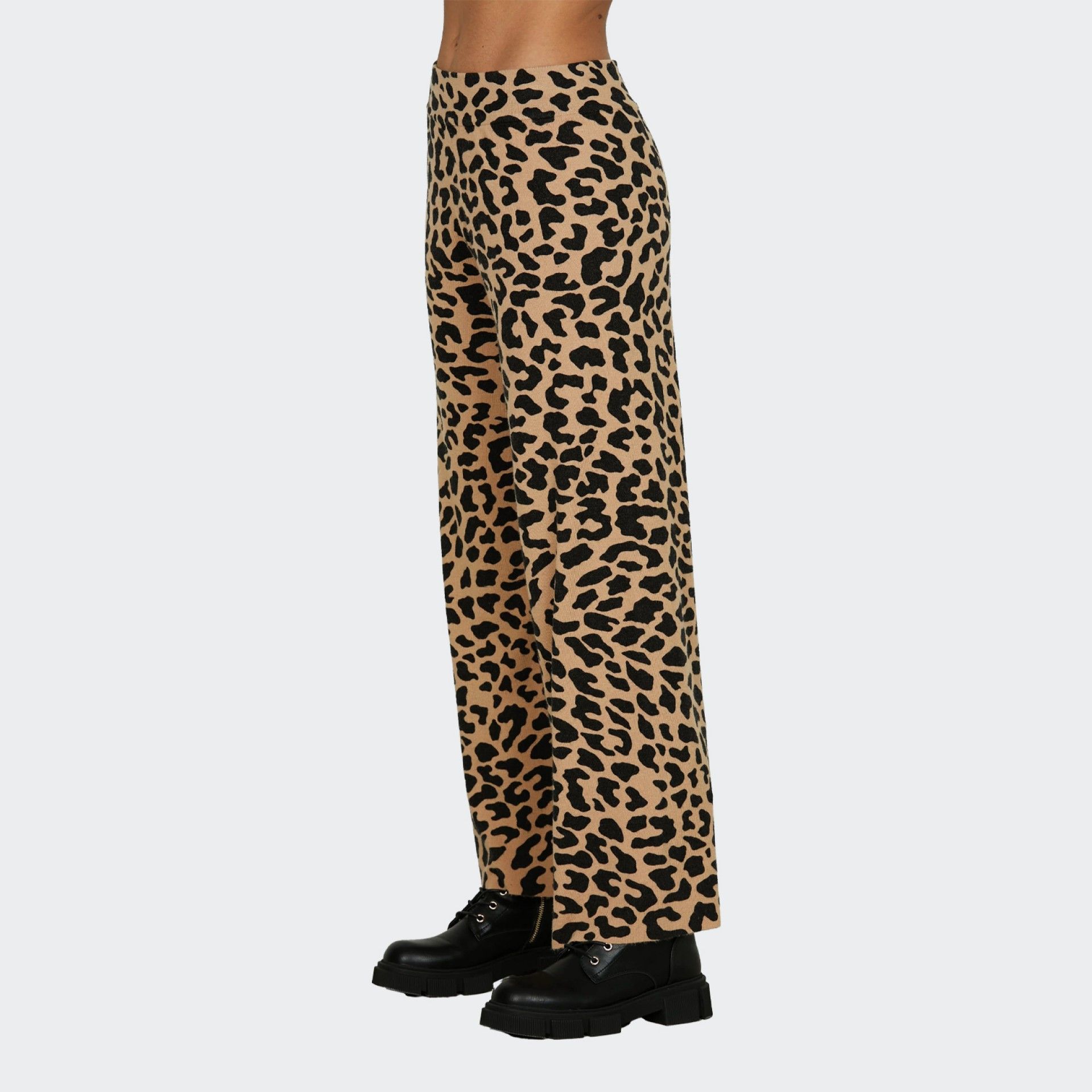 Pantalones con estampado animal print Relish