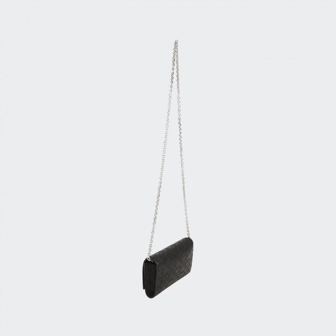 Bolso bandolera con monograma en relieve de Hugo