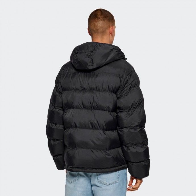 Chaqueta acolchada de Calvin Klein con logotipo en el pecho