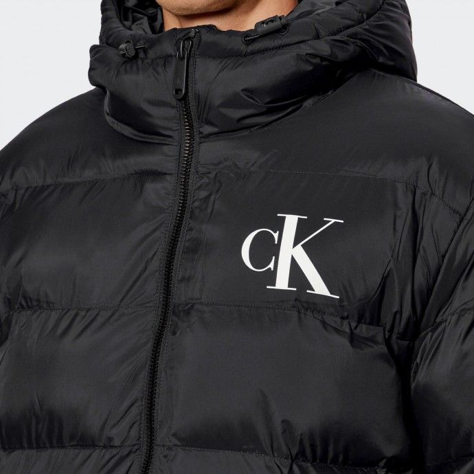 Chaqueta acolchada de Calvin Klein con logotipo en el pecho