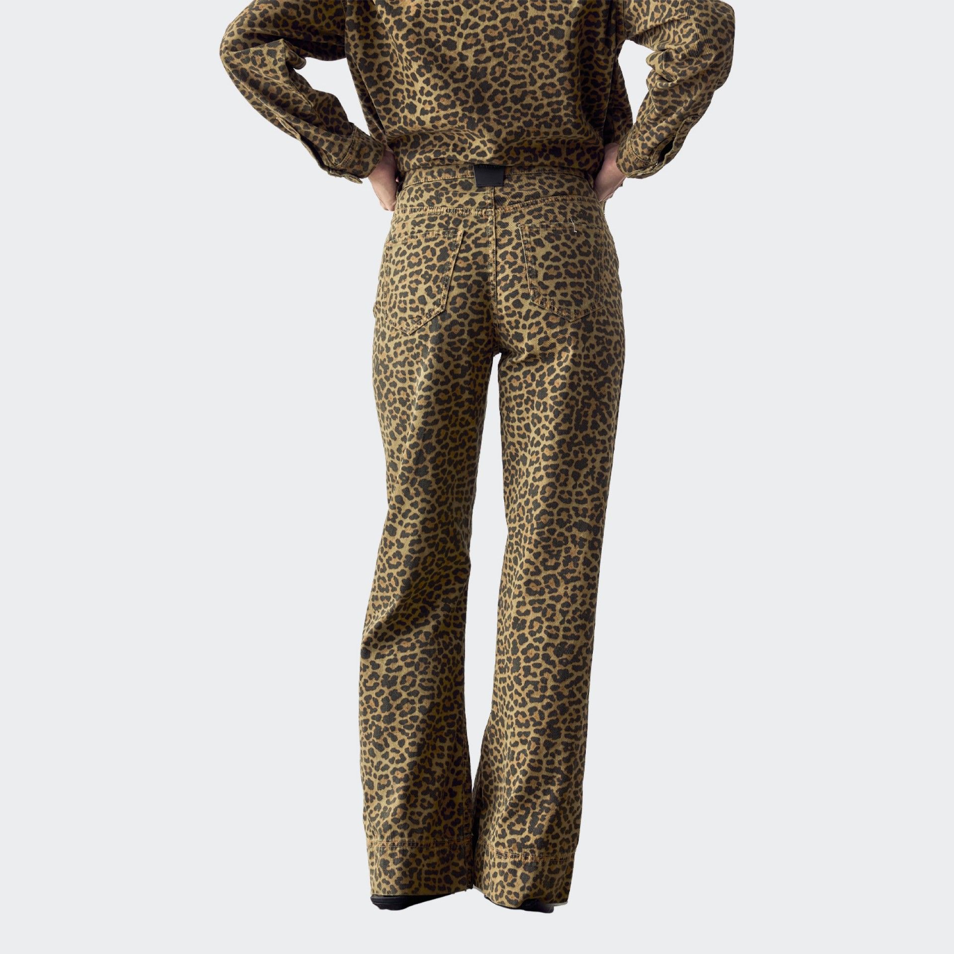 Pantalones con estampado animal BSB