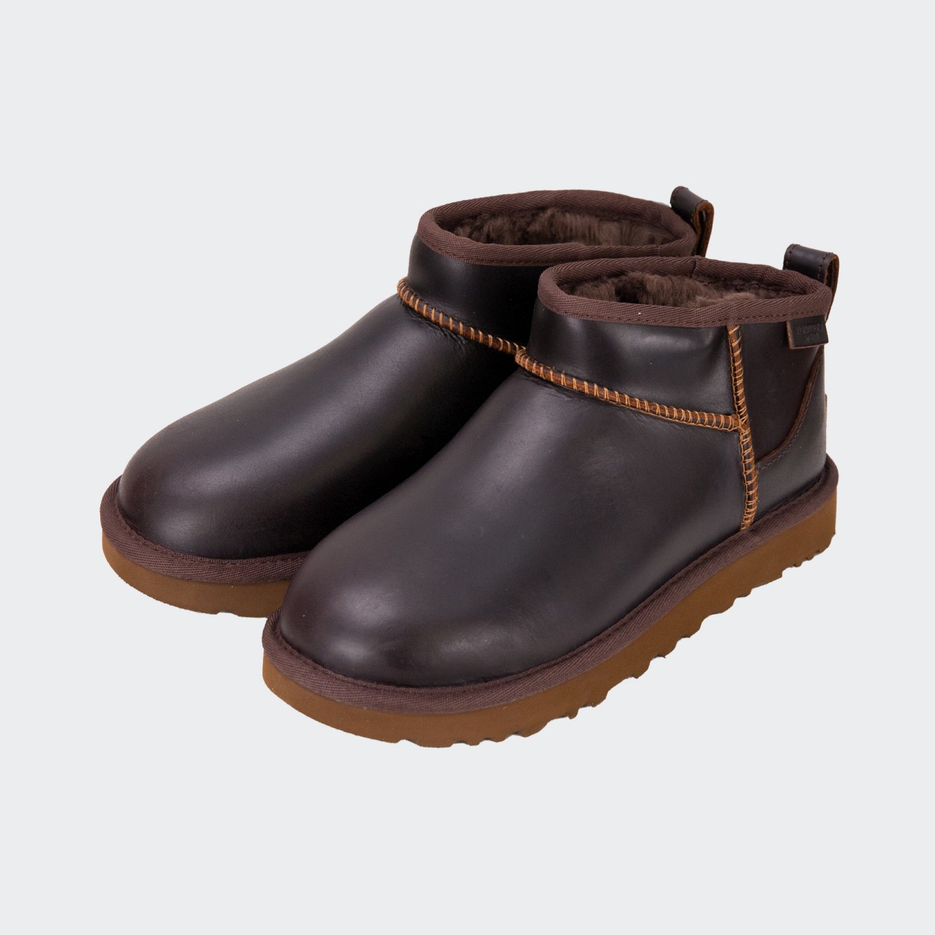 Bottes UGG Classic Ultra Mini en cuir