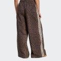 Calças Adidas Animal Print Oversize Firebird Calças Adidas Animal Print Oversize Firebird