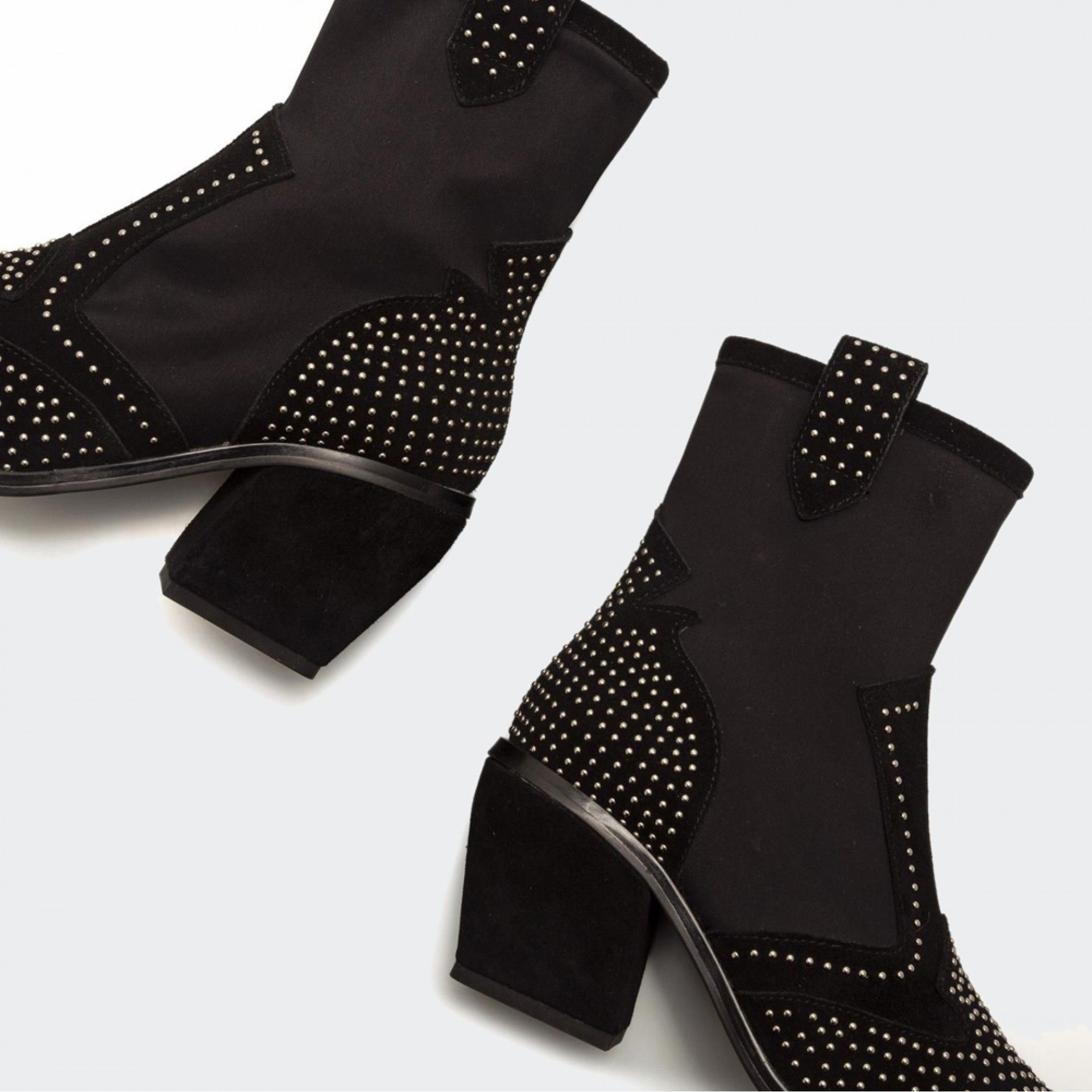 Botines con tachuelas Sixty Seven