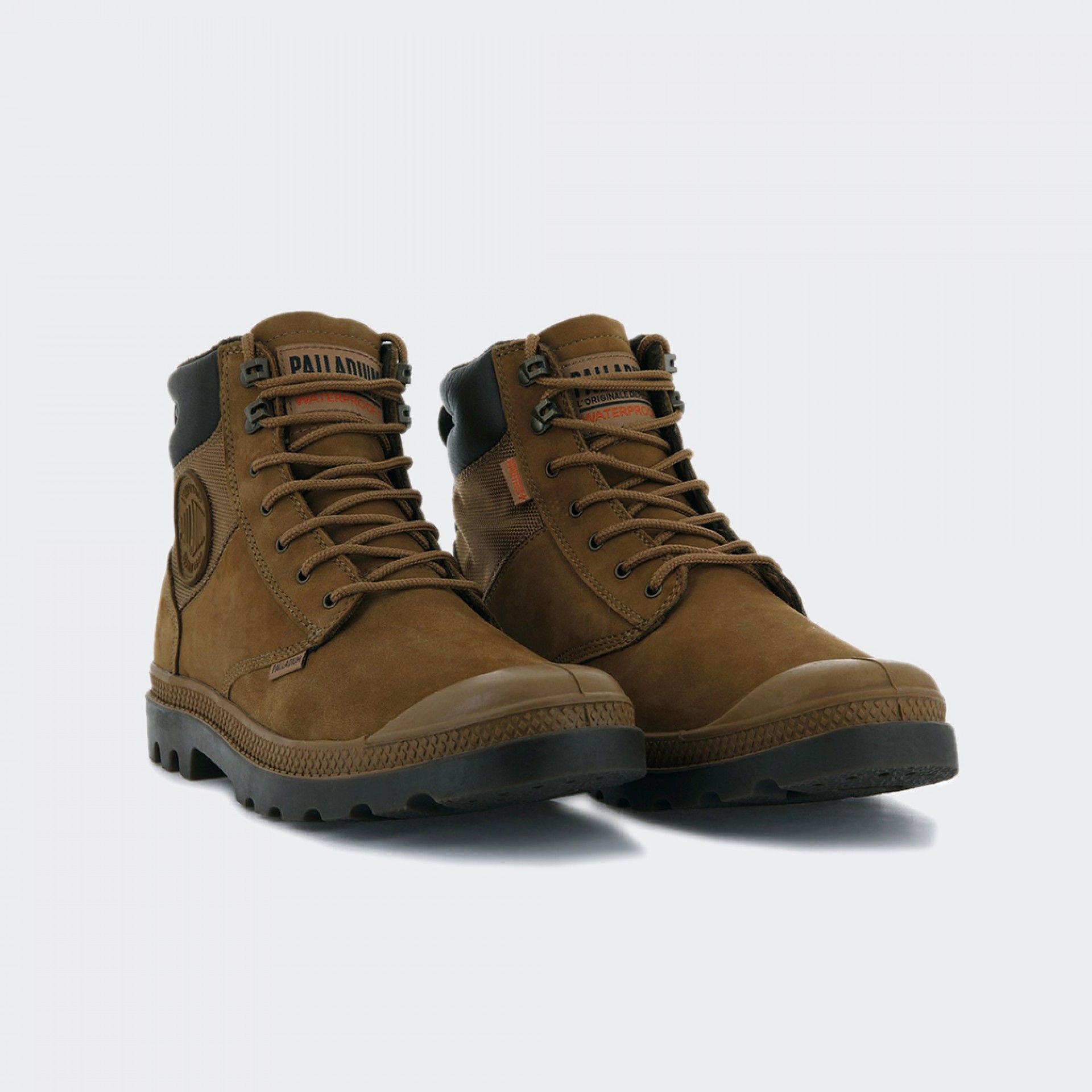 Bota Palladium
