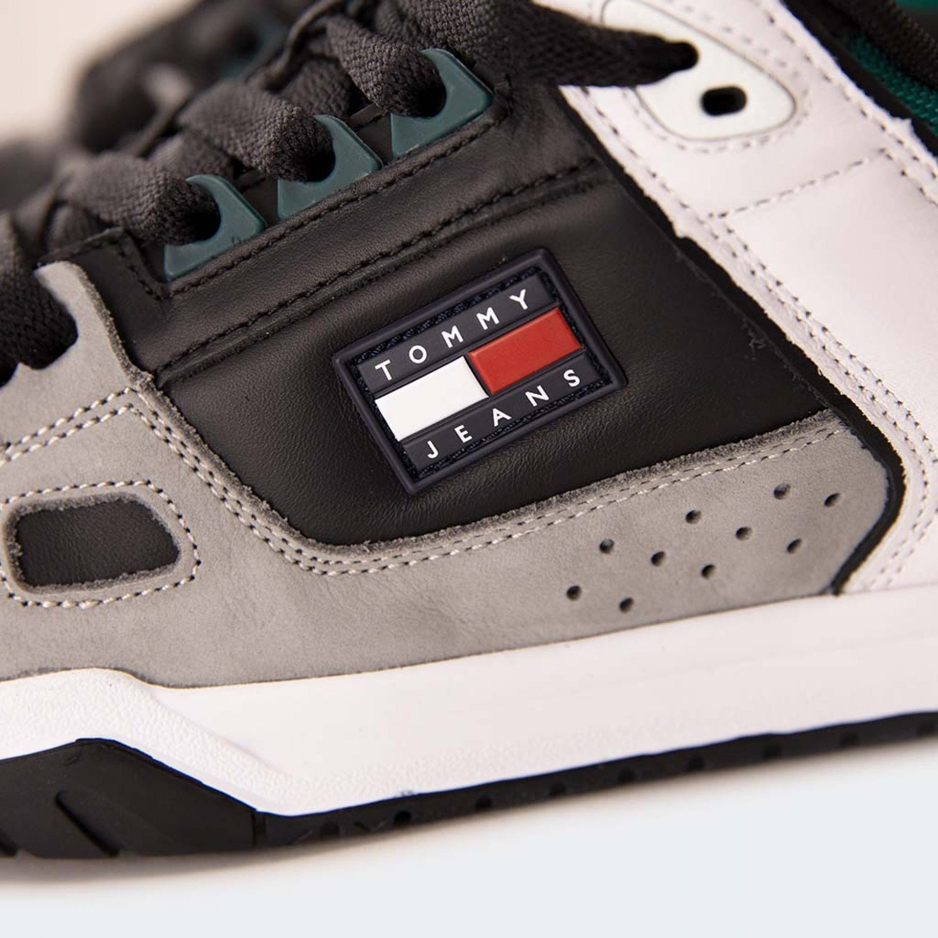 Hilfiger Leather Low Skate Sneakers