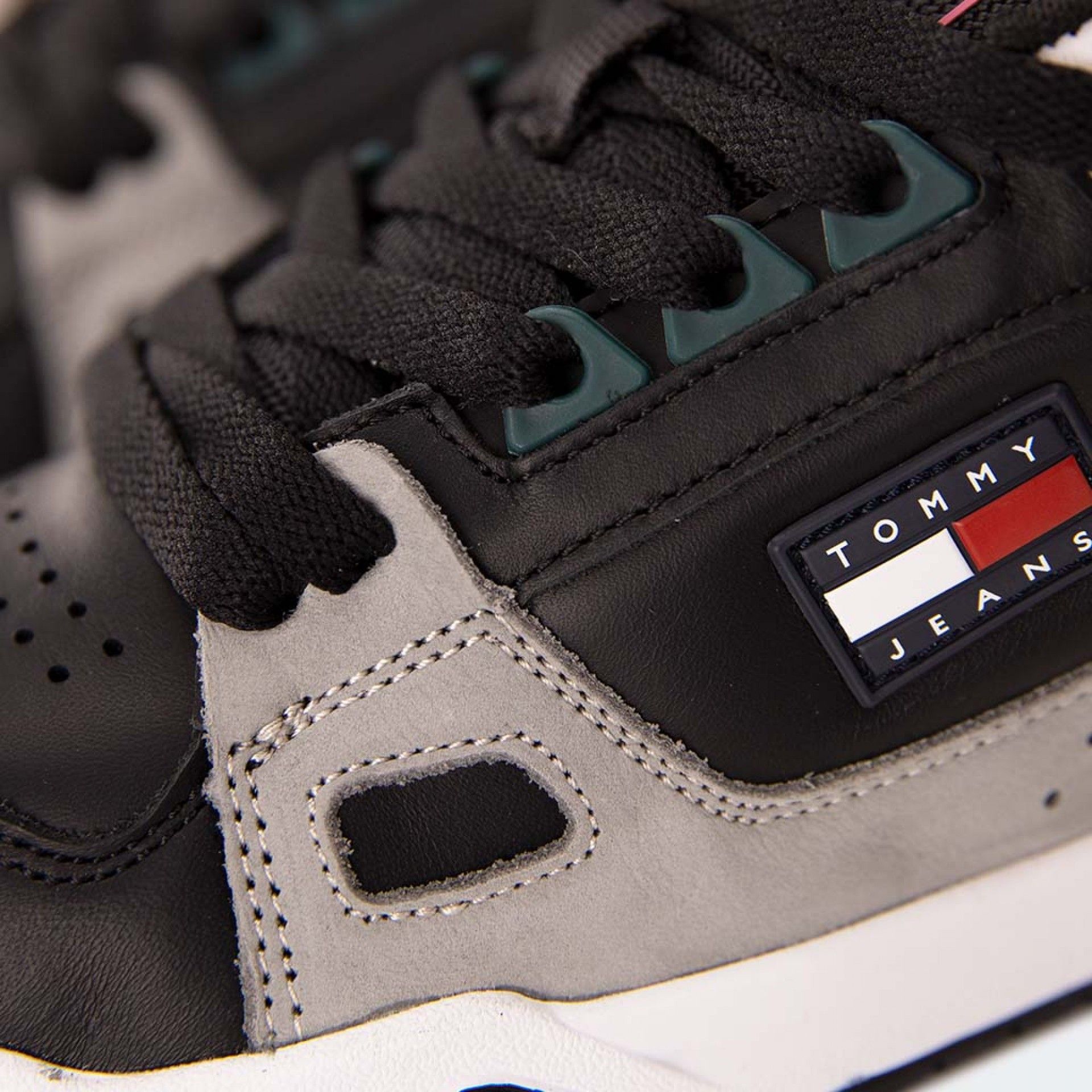 Hilfiger Leather Low Skate Sneakers
