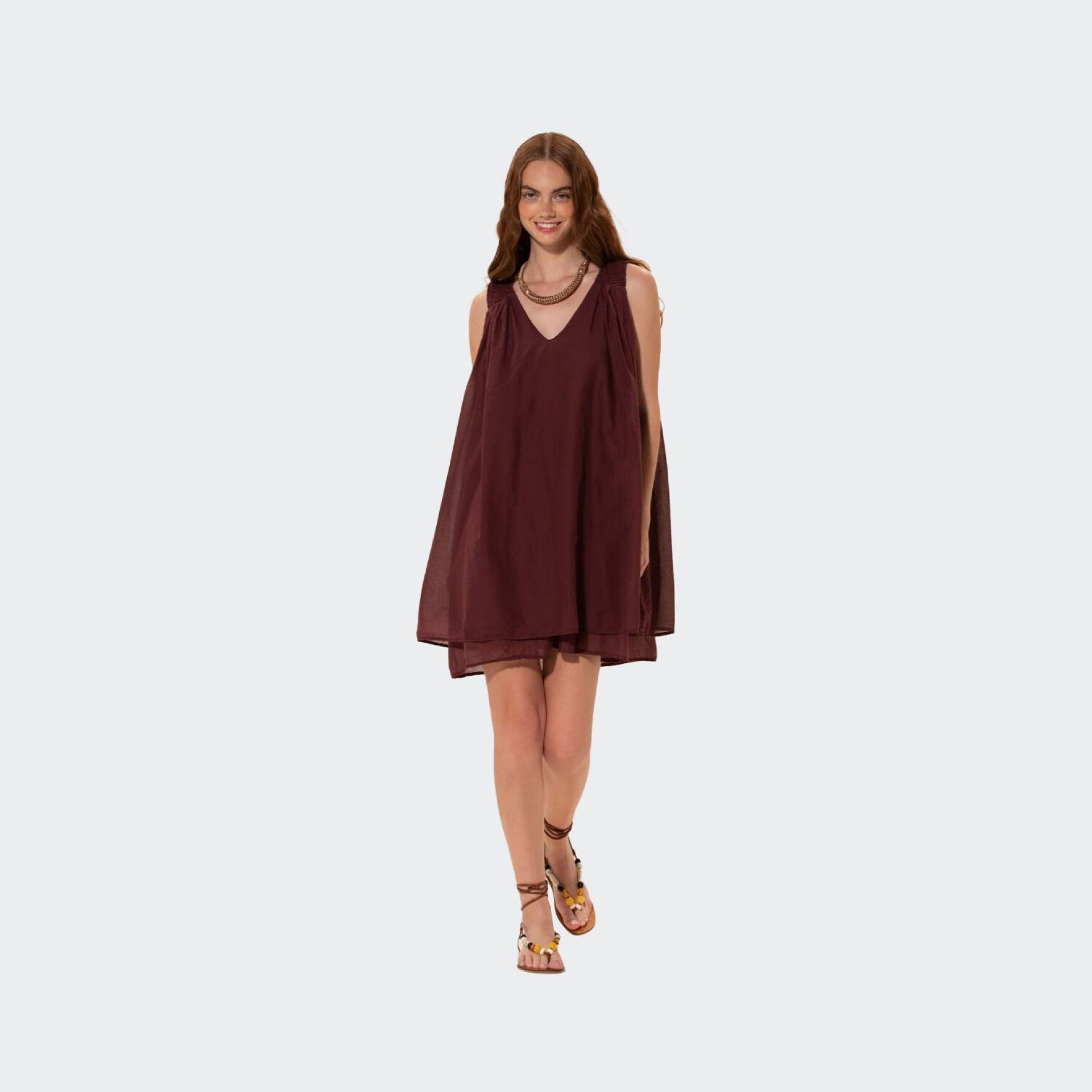 Short dress with V-neckline Mme Road