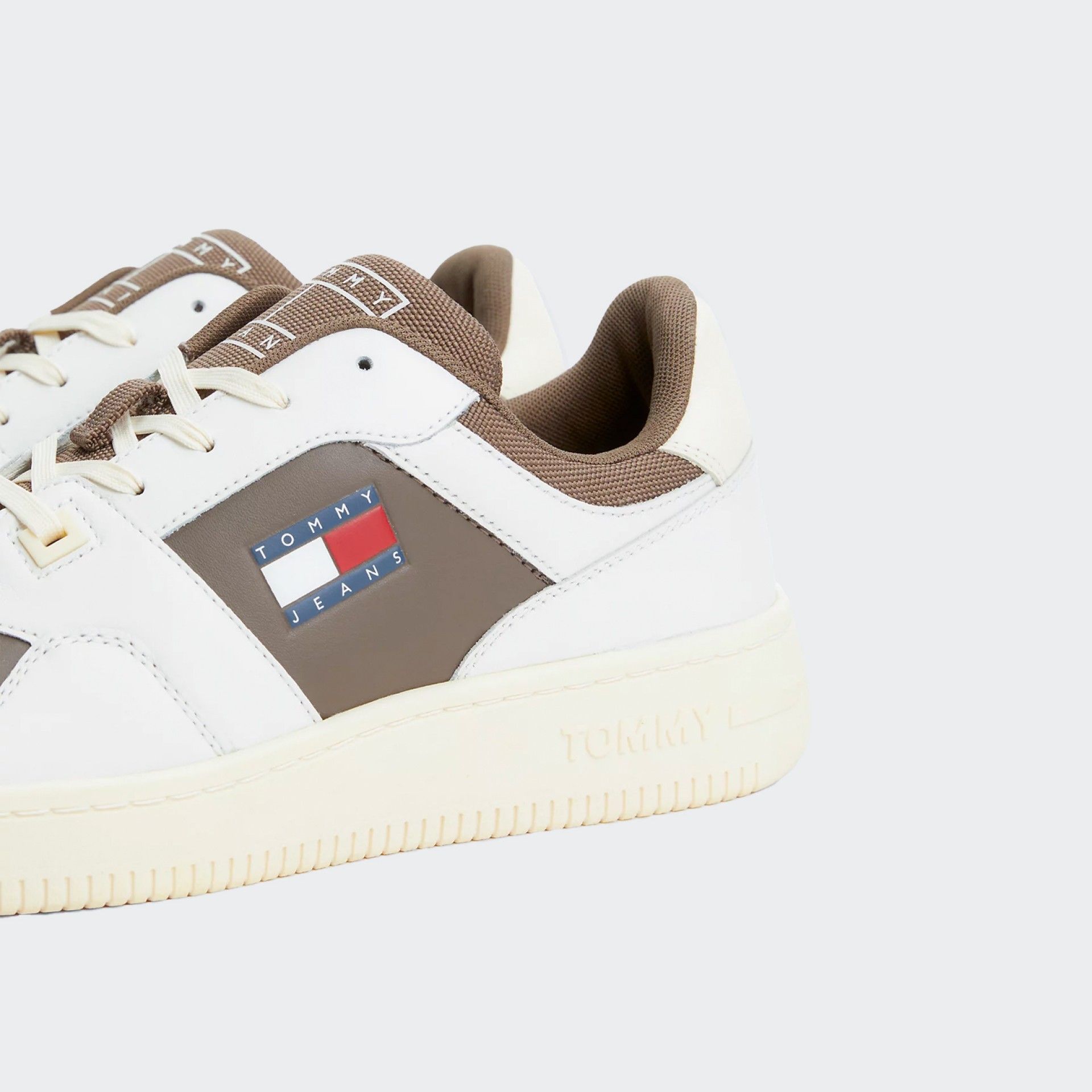 Tenis Tommy