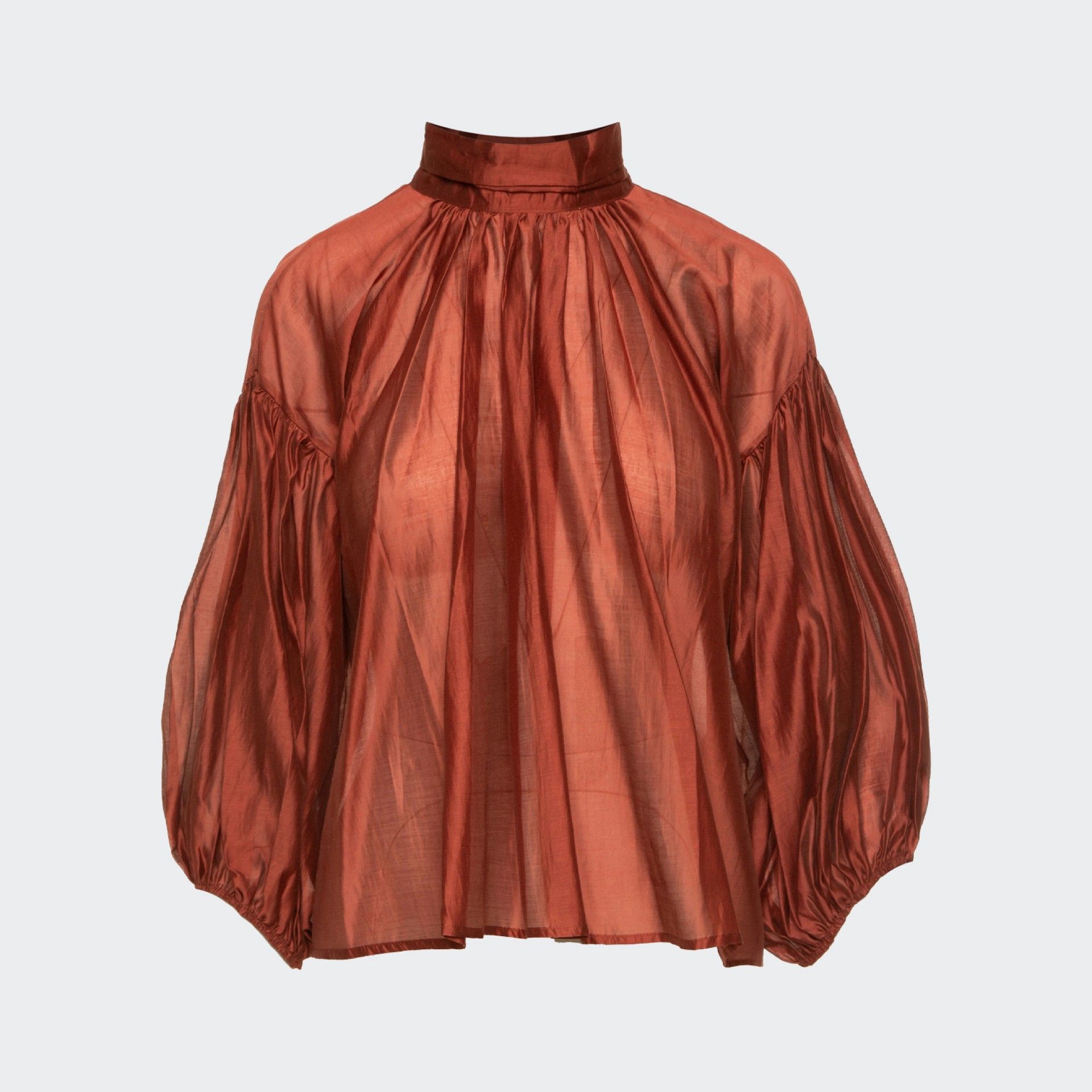 Blusa BSB de cuello alto y mangas voluminosas