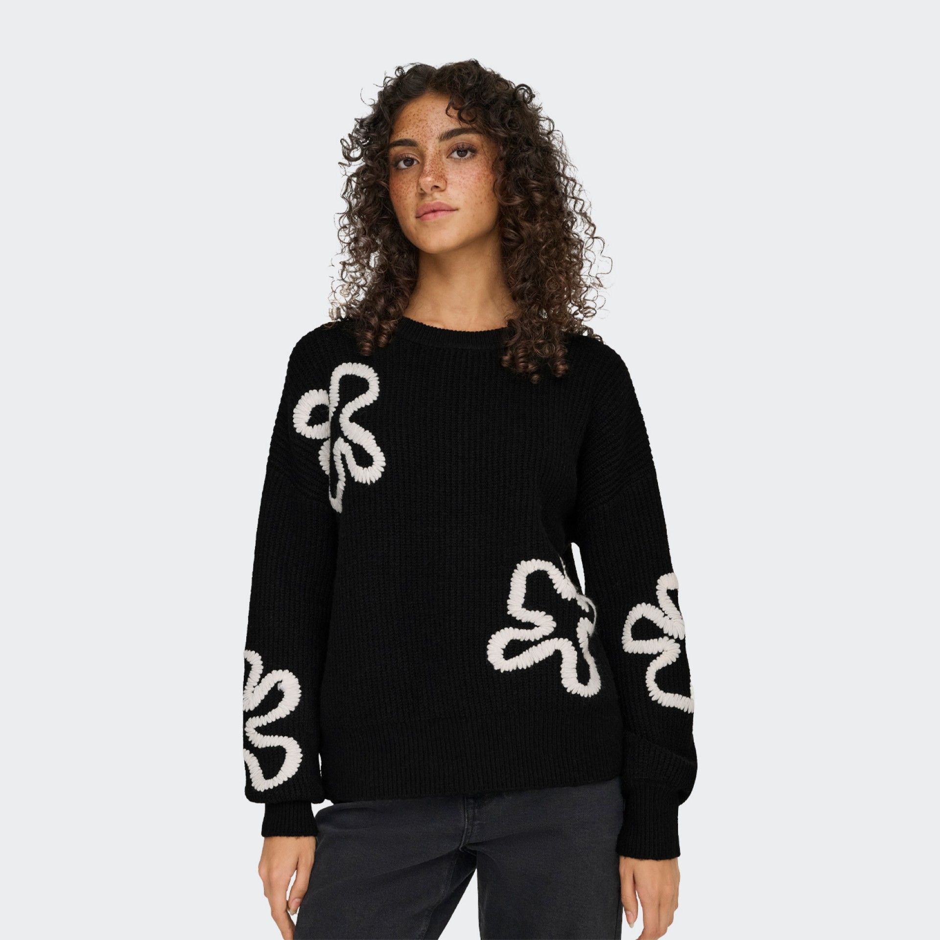 Pull en tricot fleuri uniquement