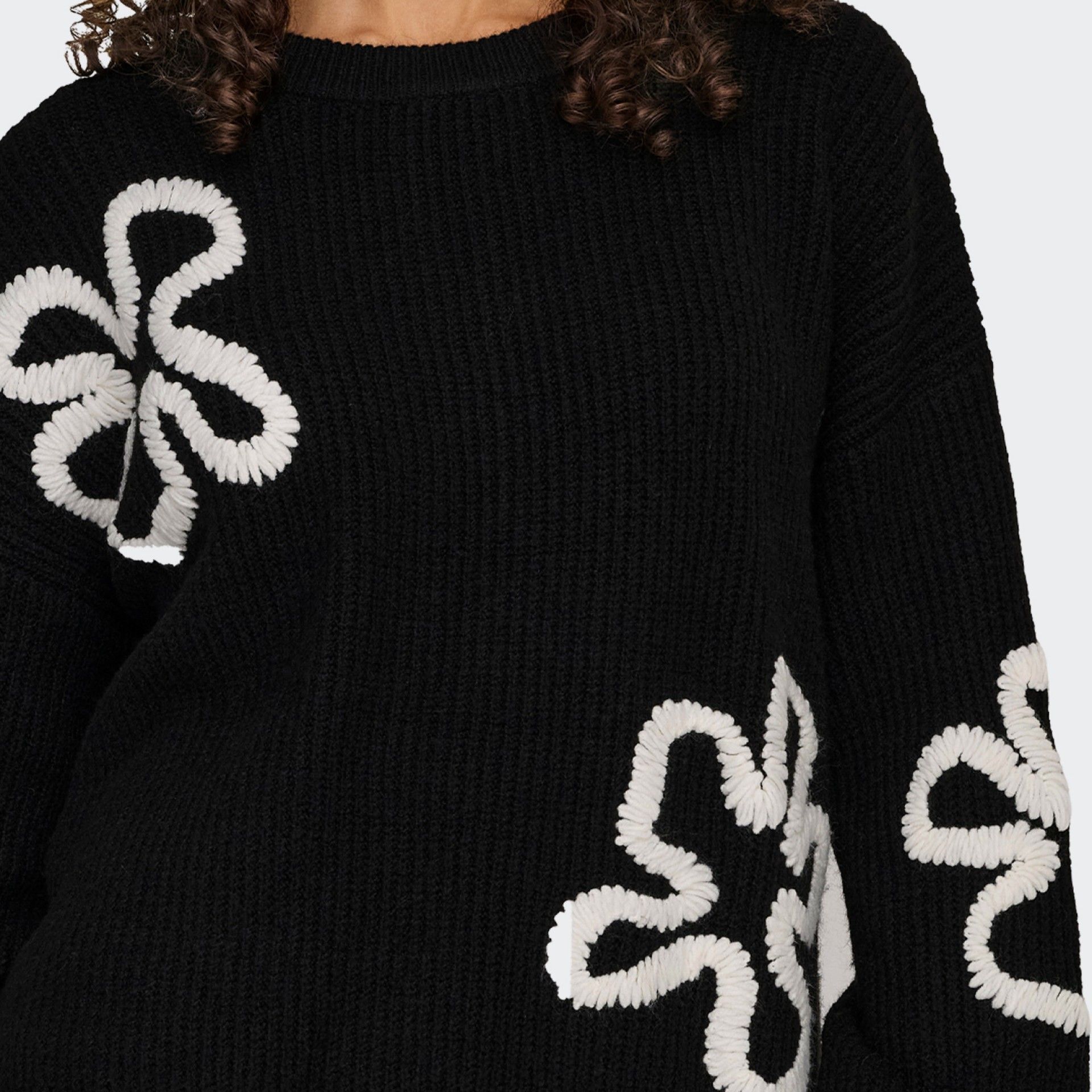 Pull en tricot fleuri uniquement
