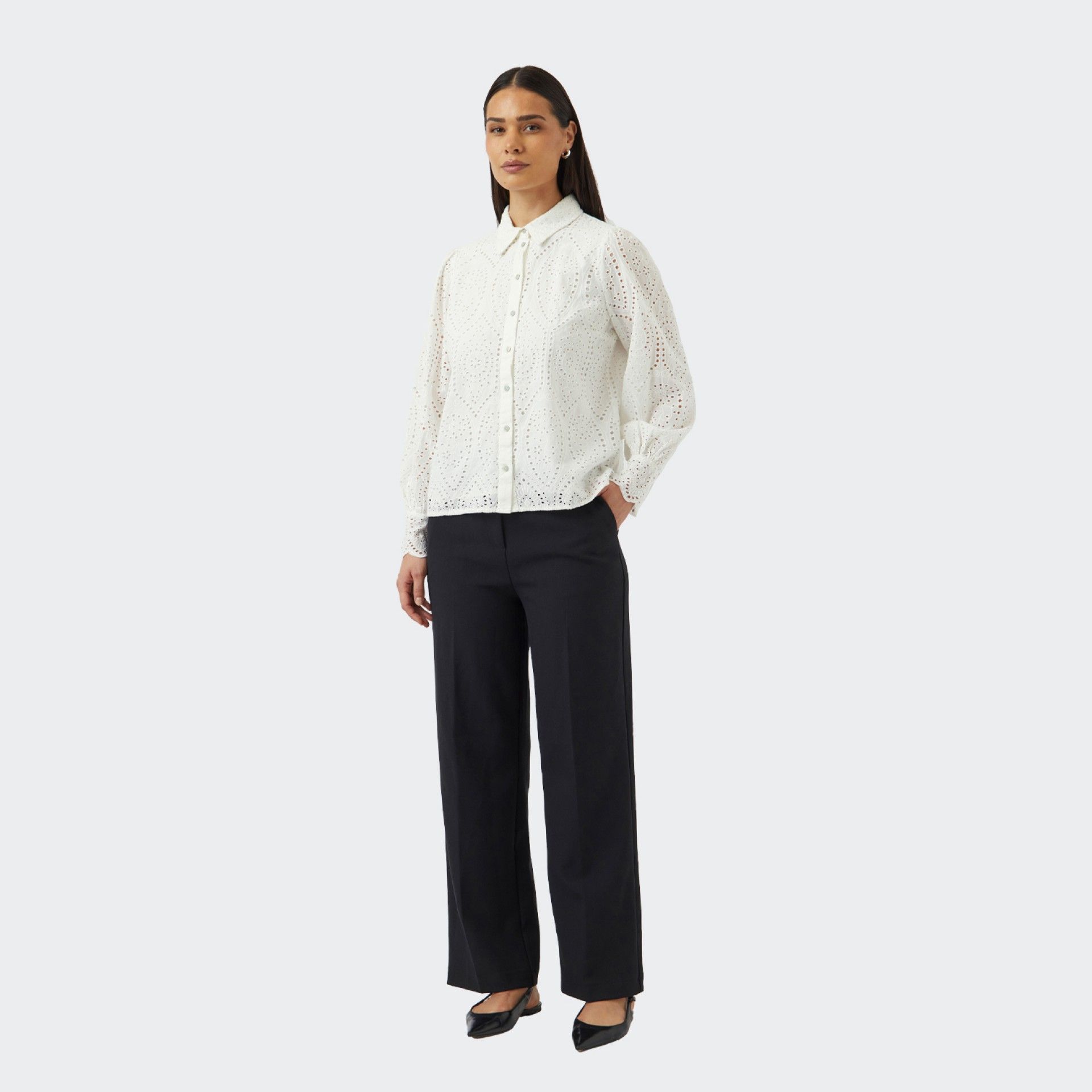Camisa con bordado inglés YAS
