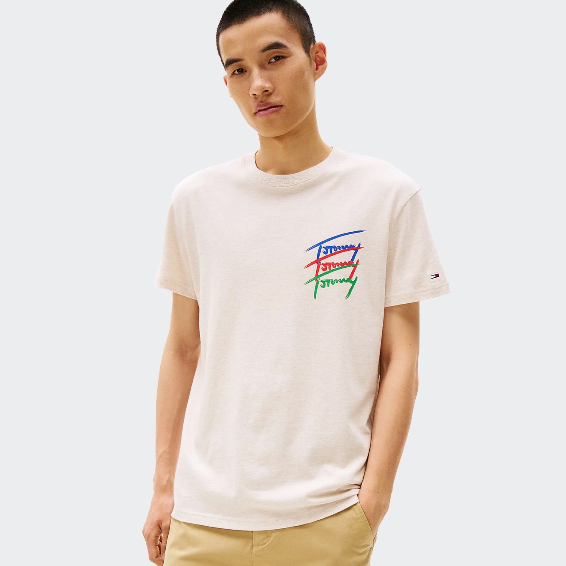 T-Shirt Gráfica Logo Tommy Jeans