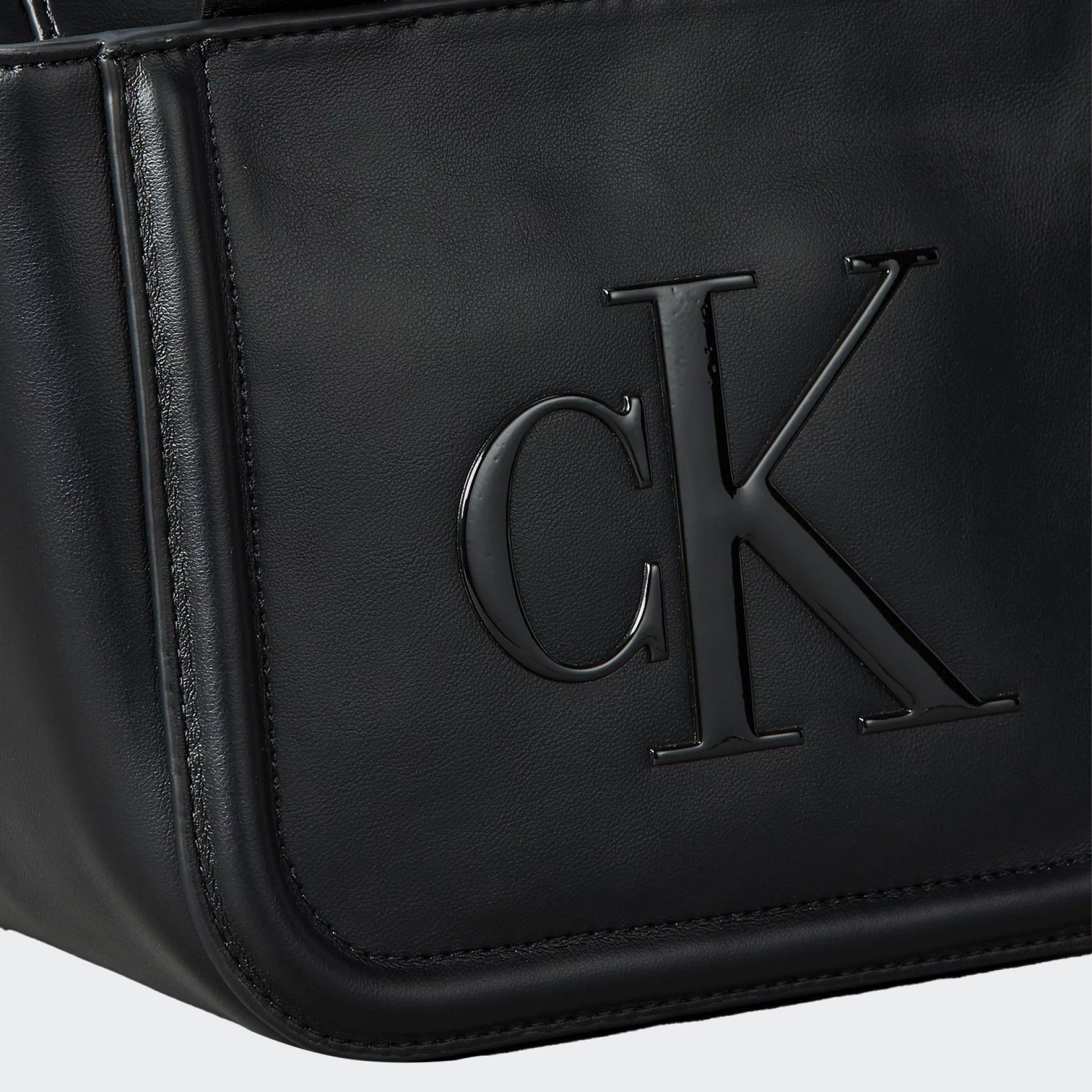 Bolso tote pequeño con logotipo en relieve de Calvin Klein