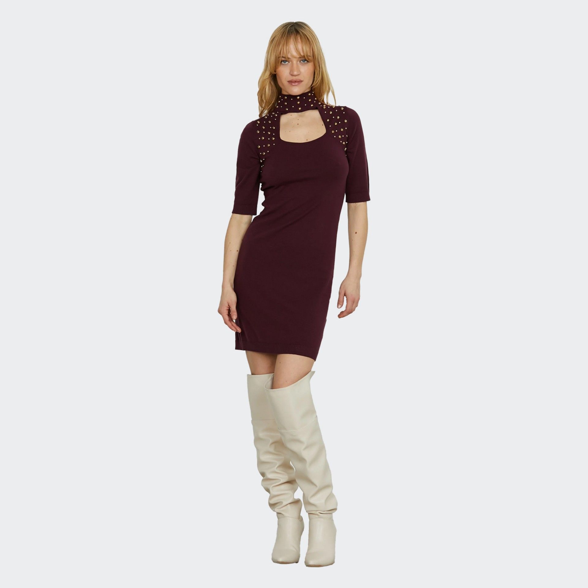 Robe courte à manches courtes avec clous Relish SIGUANG