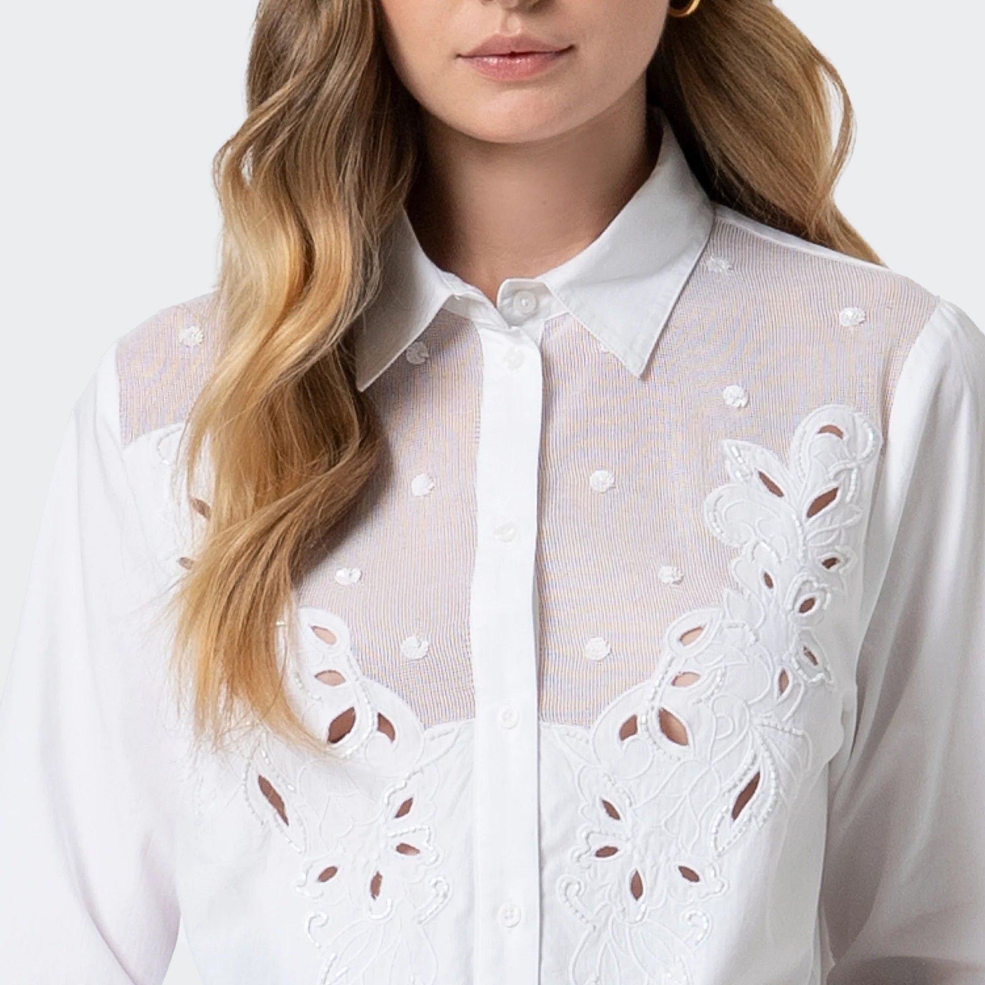 Camisa Regular Fit com Detalhes Bordados Fracomina
