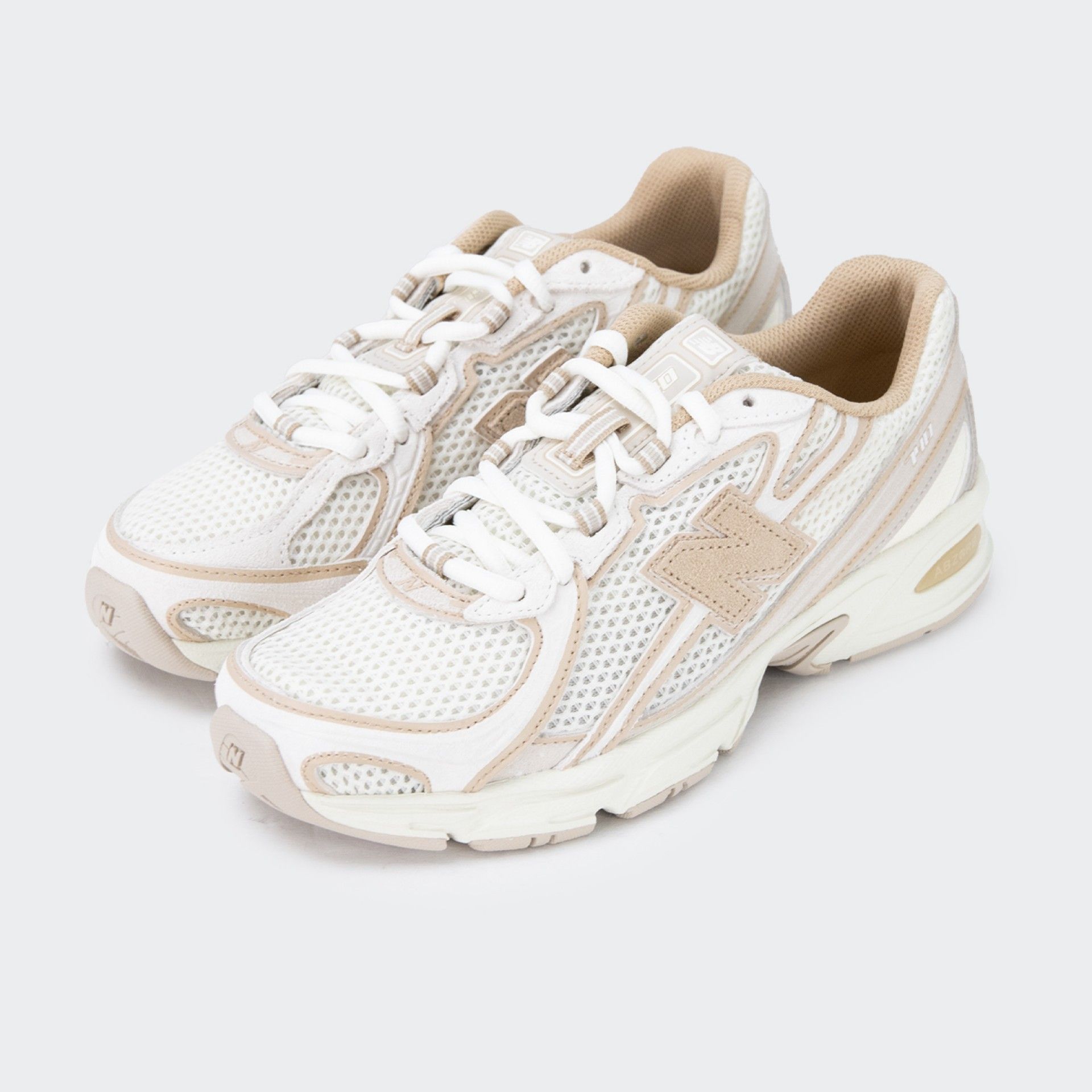 New Balance 740 Sneakers