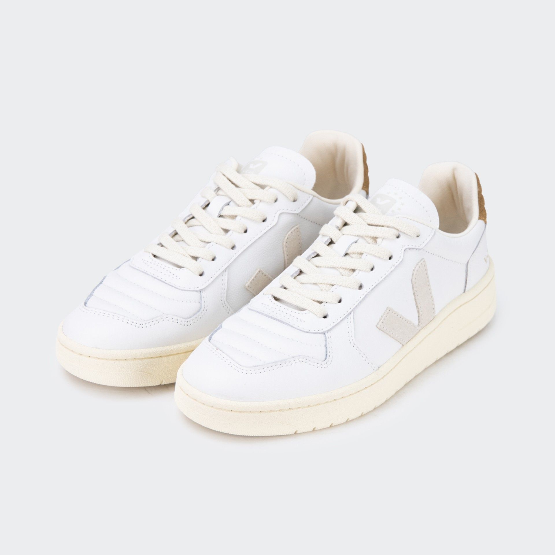 Veja V-82 Sneakers